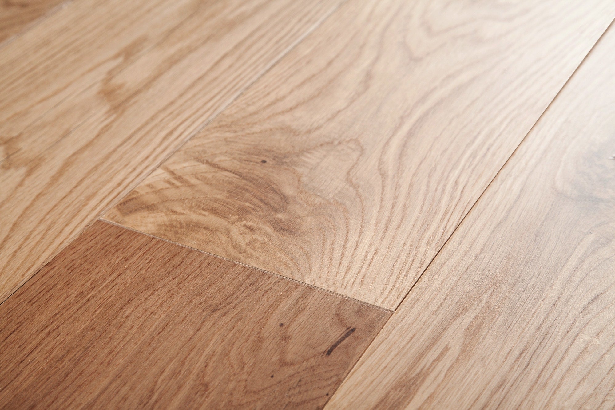 Red Oak Unfinished Solid Hardwood Flooring - Red Oak - Common #2 / 4"